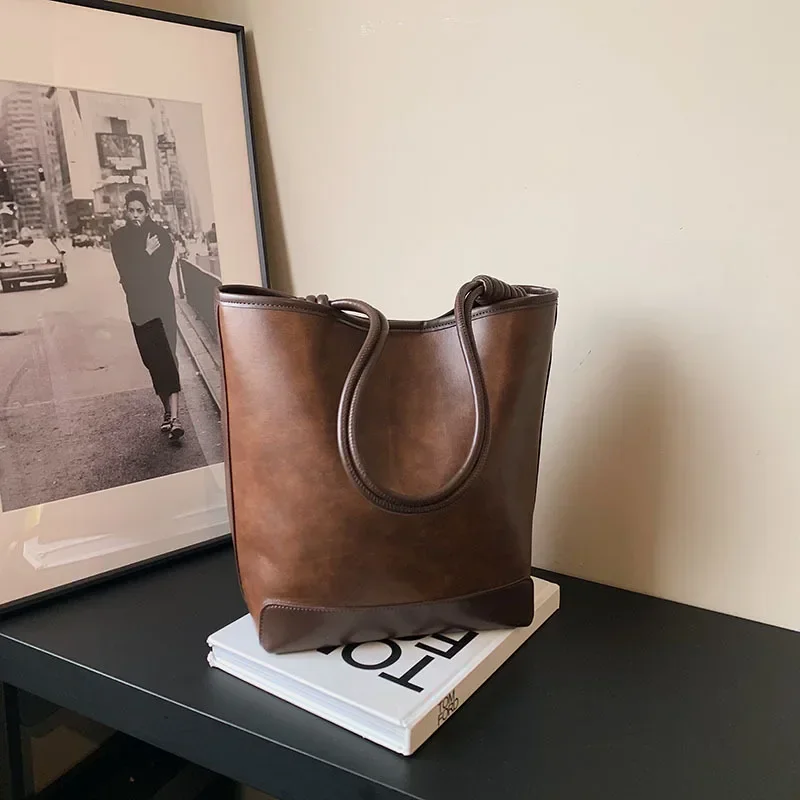 Преносима модерна и висококачествена чанта за чанта, ежедневни и универсална чанта на едно рамо под мишниците