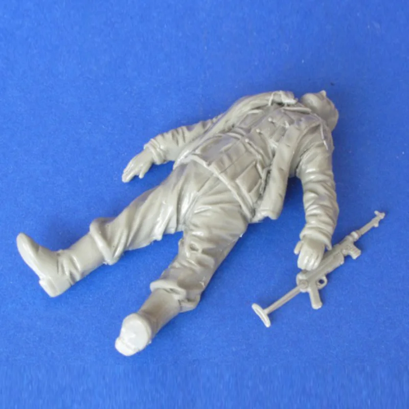 Фигурка на войник от катран в мащаб 1/35, история набиране, мини-фигурка лежи ранен войник, статуетка, GK в разглобено формата и небоядисана играчки 