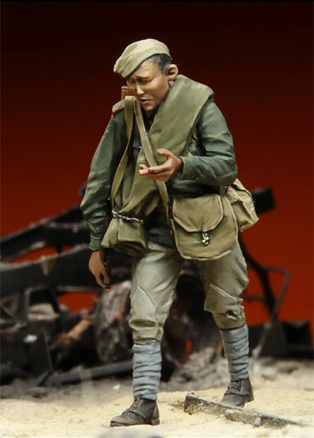 Колекция от модели фигури от смола 1/35 098 Руски Войник Курск 1943 Една Фигурка в разглобено формата с неокрашенным Езда