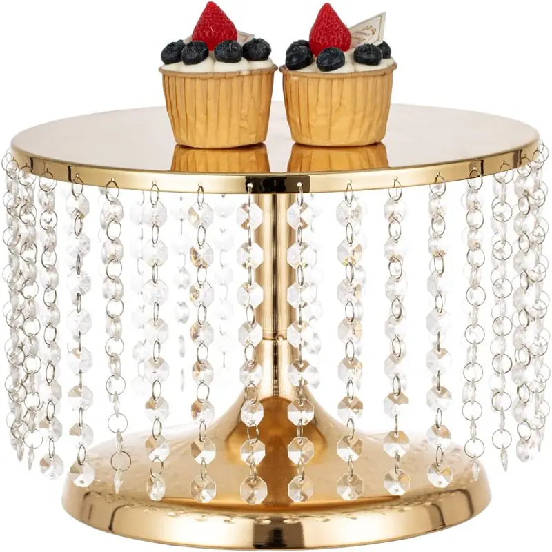 Златните кристални висулки, метална поставка за торта, служи на кръгла поставка за десерти и кексчета на масата