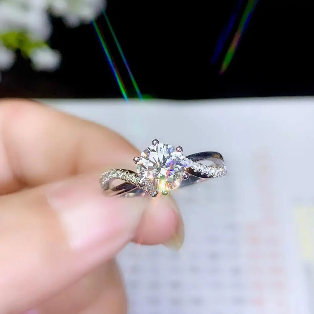 пръстен със скъпоценния камък на муассанит нов стил с един ангажимент пръстен от злато 18 карата, сертификат gem GRA на 1 карат