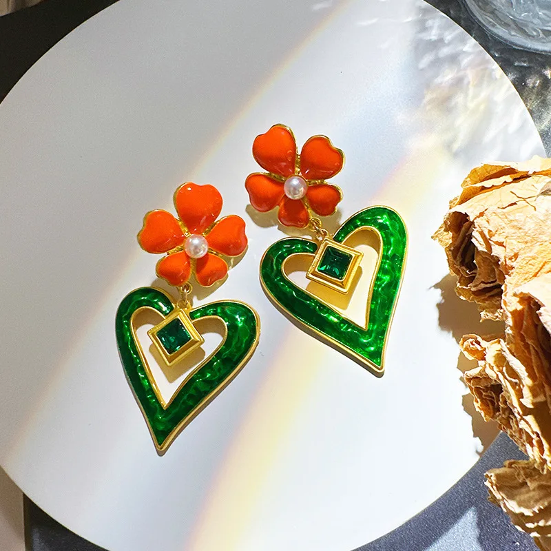 Обеци-капки с эмалевыми цветя под формата на големи сърца за жените, черно-оранжеви ефектни обеци, бижута сватба