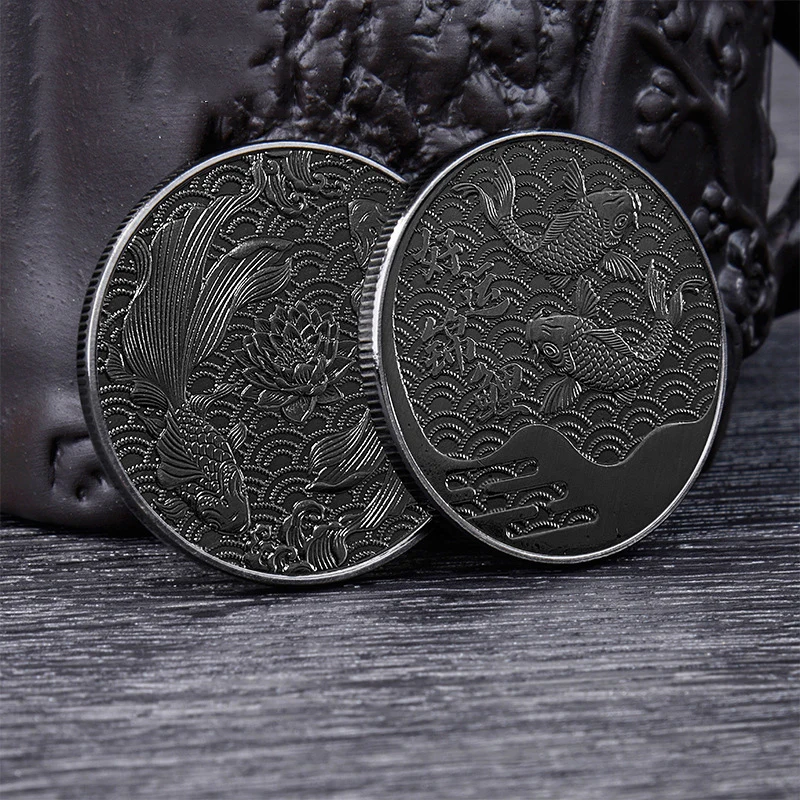 Китайската риба Koi колекция от черни възпоменателни медали на Фън шуй, за спомен с монети за късмет
