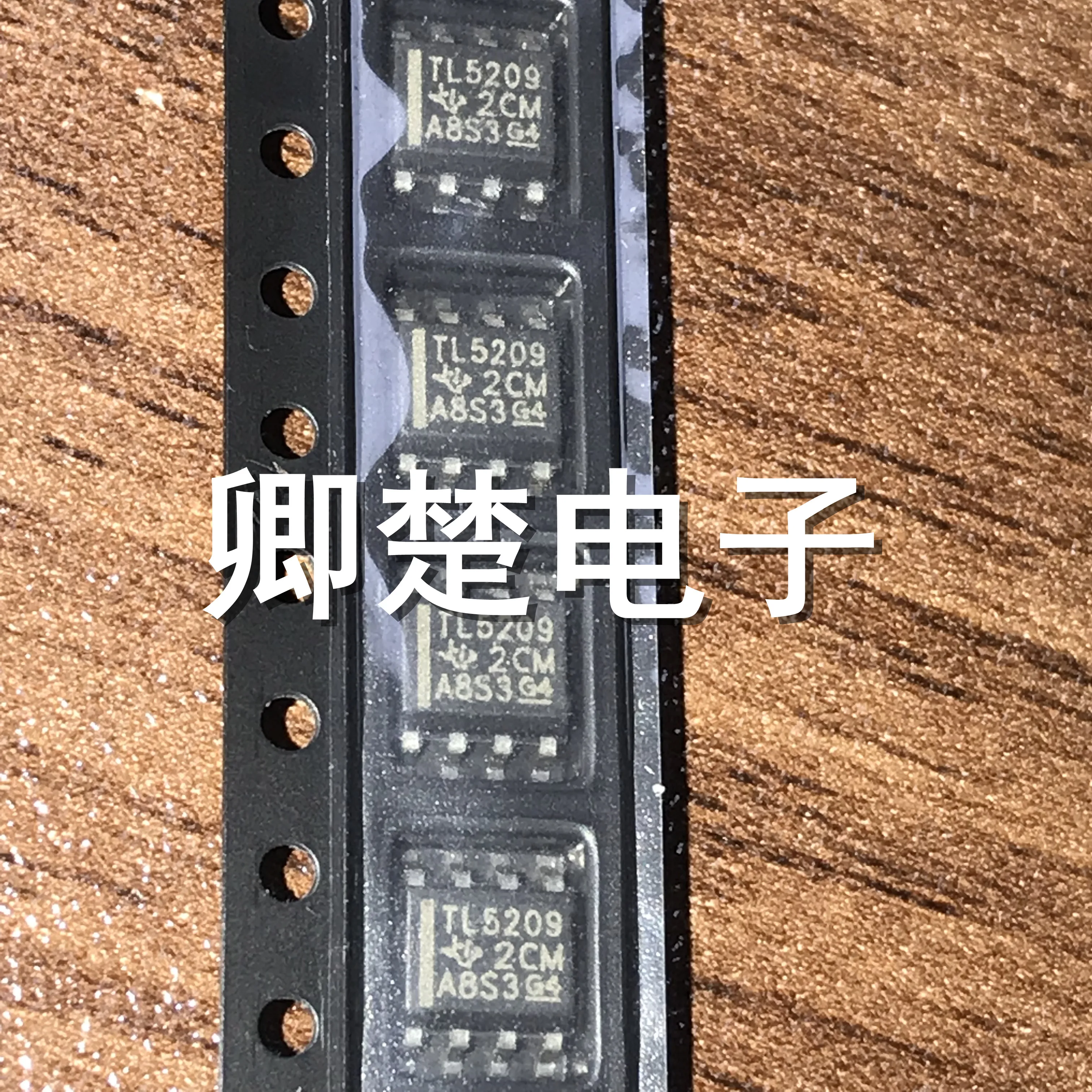 30 бр. оригинален нов чип за управление на захранването TL5209D SOP8 500 ma