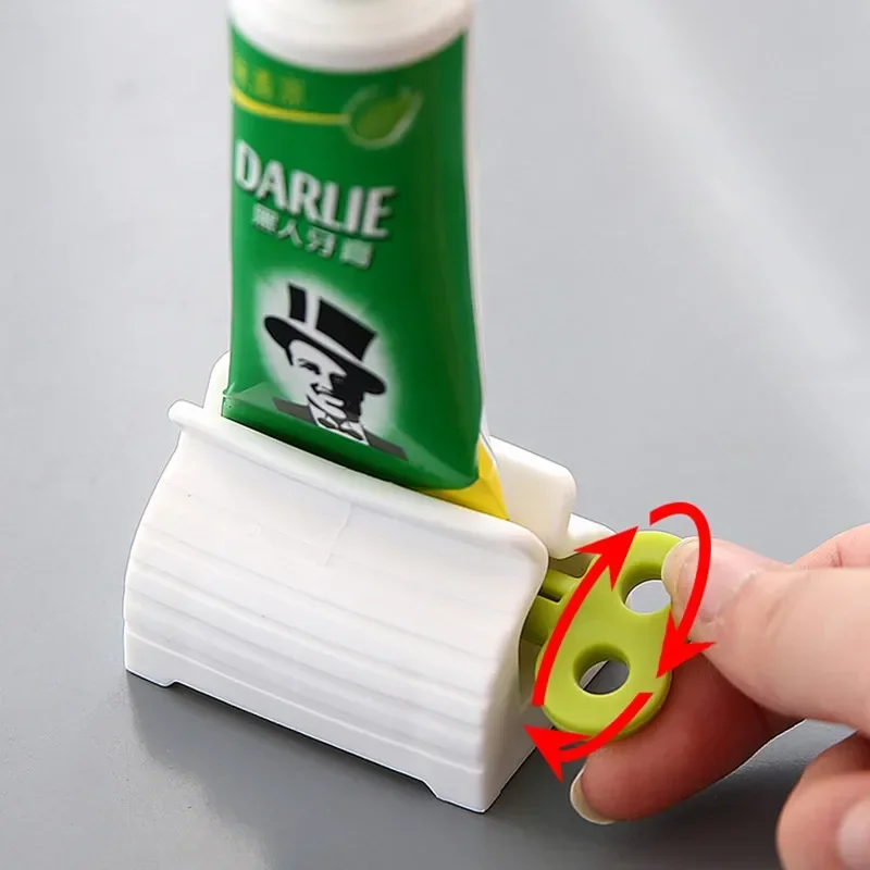 Удобна опаковка на паста за зъби и притежателя сокоизстисквачка, за усукване на тръби